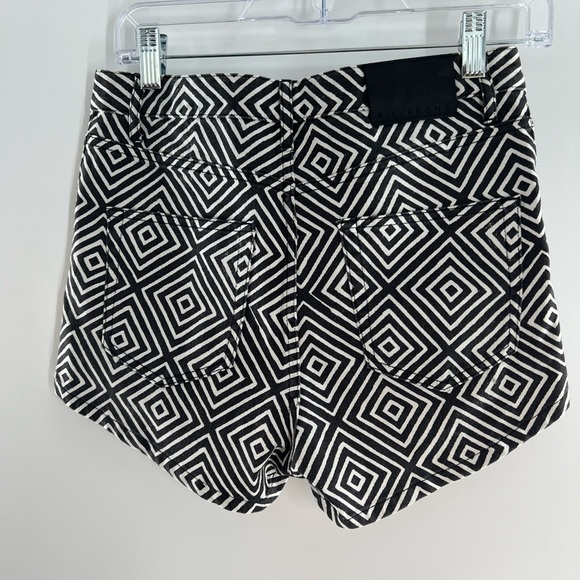 BILLBONG BLACK AND WHITE HIGH RISE SHORTS 5 - Picture 3 of 5